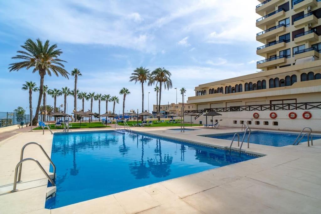 ベナルマデナApartamento A Pie De Playa Con Terraza Y Piscinasアパートメント エクステリア 写真