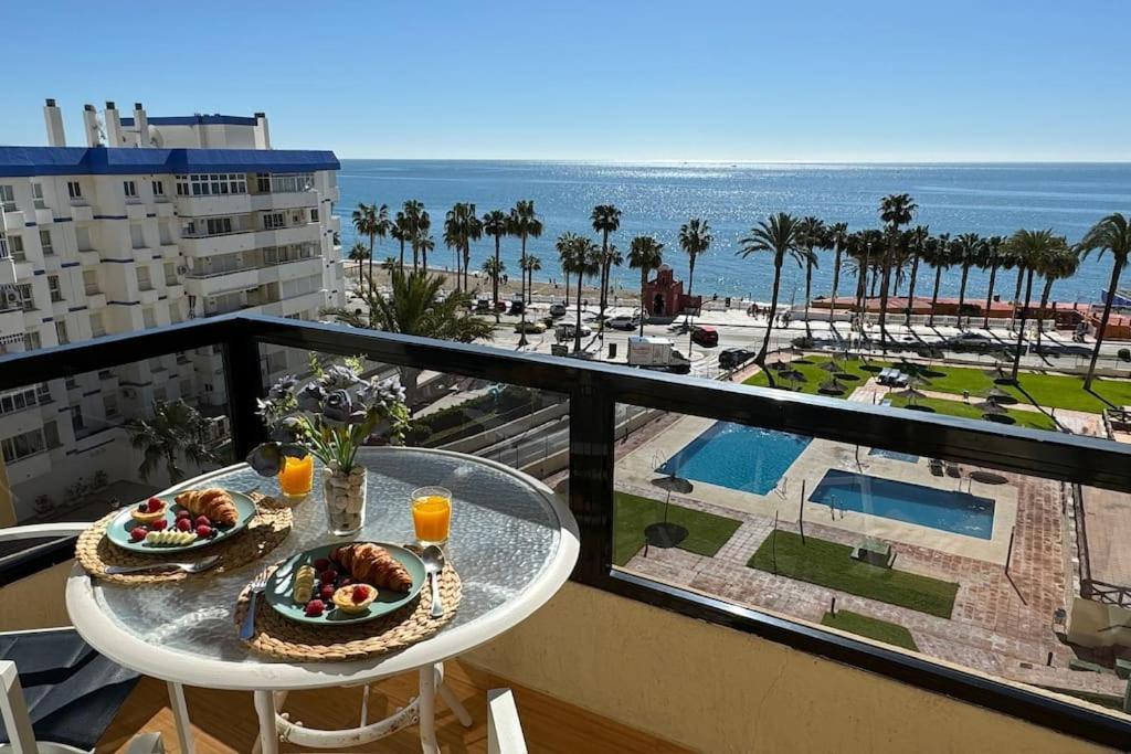 ベナルマデナApartamento A Pie De Playa Con Terraza Y Piscinasアパートメント エクステリア 写真